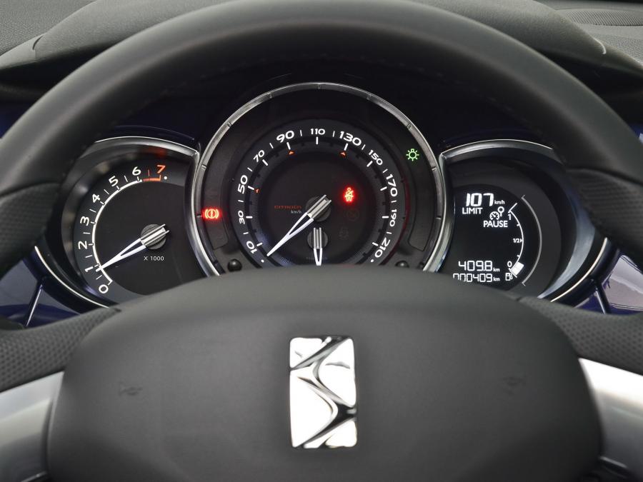  Citroen DS3 Cabrio 2013 года  (ZA) (фото 15 из 16)